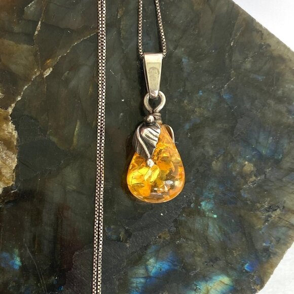 Sterling Silver 925 Honey Baltic Amber Floral Leaf Teardrop Pendant Necklace 18" - Picture 1 of 16